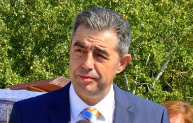 'Παραδίδω τη σκυτάλη σε νέους αιρετούς εκπροσώπους της αυτοδιοίκησης.'