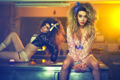 Μια συνεργασία νέων ανθρώπων με αρκετά φρέσκες και μη τετριμμένες ιδέες.