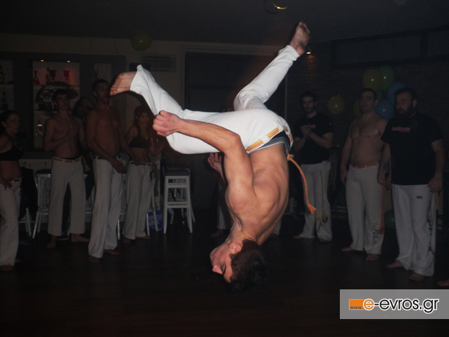 Δυνατό Capoeira show την Κυριακή στο NOTOS stage.