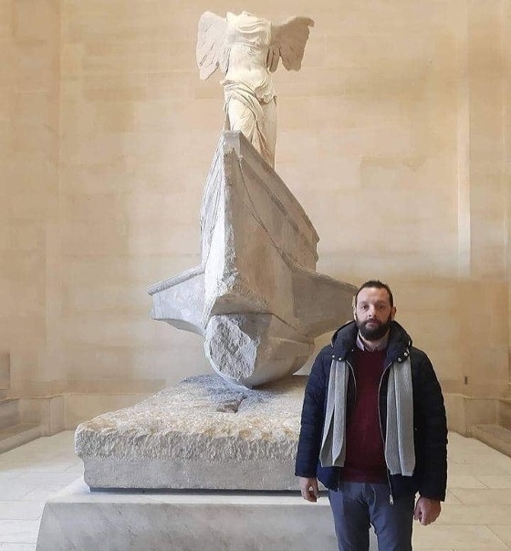 Ένας Έλληνας είχε επισκεφτεί στο παρελθόν το Μουσείο του Λούβρου και του έκανε αρνητική εντύπωση το πως αποκαλούν το άγαλμα της "δικής" Νίκης!