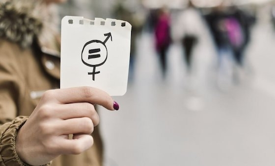 Το αίτημα για πλήρη ισότητα των φύλων παραμένει επίκαιρο κι αναγκαίο.