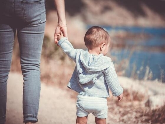 Το πρόγραμμα αφορά πλέον και τις γιαγιάδες και τους παππούδες που φροντίζουν τα εγγόνια τους.