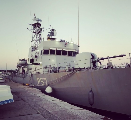 Ήταν το πρώτο πλοίο το οποίο έφτασε στην περιοχή των Βραχονησίδων Ίμια κατά την Ελληνοτουρκική κρίση τον Ιανουαρίου του 1996.