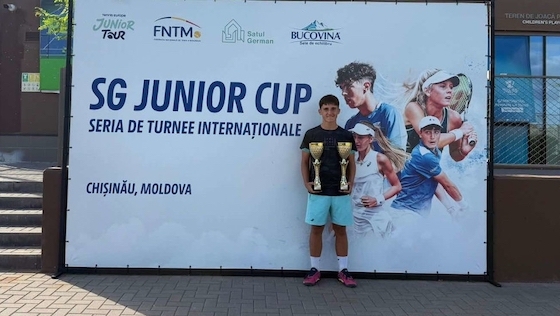 Ο "δικός μας" Γιάννης Βασιλειάδης συνολικά έφτασε στα 8 τρόπαια στη σταδιοδρομία του σε Tennis Europe διοργανώσεις. 