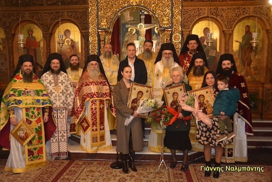 Στο τέλος της Θείας Λειτουργίας πραγματοποιήθηκε η βράβευση της γυναίκας ως μητέρας, γιαγιάς και μέλλουσας μητέρας.