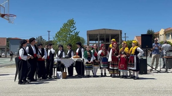 Οι μαθητές του 7ου Δημοτικού Αλεξανδρούπολης αναβίωσαν το παραδοσιακό έθιμο του γάμου στο 4ο Μαθητικό Συνέδριο!