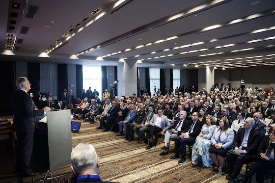 Ο κ. Τασούλας εξέφρασε τη χαρά του για το γεγονός ότι κήρυξε την έναρξη των εργασιών του Συνεδρίου.