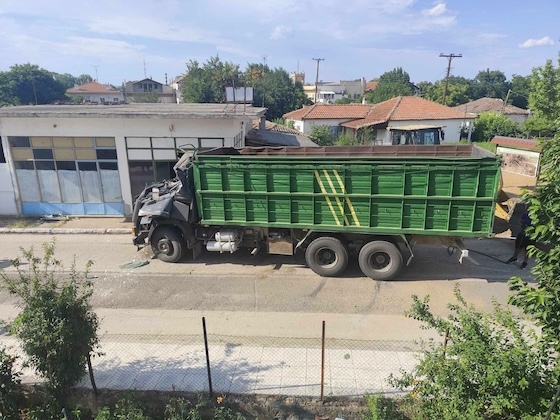 Αυτό είναι φορτηγό σιλό που κόστισε τη ζωή στον 58χρονο άνδρα. Πηγή: Το Τρίγωνο μας