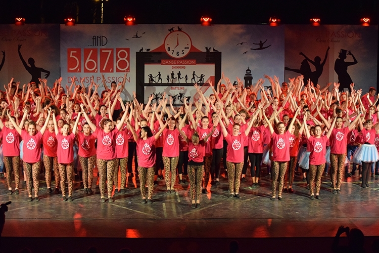 Ένα χορευτικό υπερθέαμα, από μικρούς και μεγάλους χορευτές, με παραμυθένιες επιδόσεις και χορογραφίες