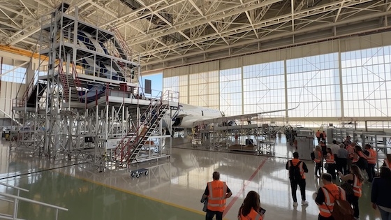 To e-evros.gr μαζί με δημοσιογράφους από διάφορα μέρη της Ελλάδας ξεναγήθηκε στο εντυπωσιακό κέντρο βαριάς συντήρησης αεροσκαφών και εκπαίδευσης πληρωμάτων της Aegean.