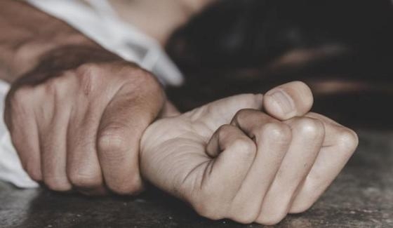 Τον απόλυτο εφιάλτη βίωσε το Σάββατο μία 15χρονη κοπέλα.