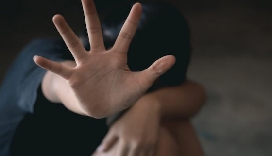 Τον κρατούσαν εναλλάξ όσο τον κακοποιούσαν σεξουαλικά.