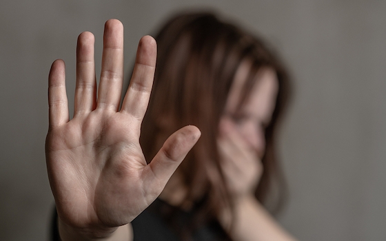 "Πέρασα όλα αυτά και ήμουν εγώ αυτή που πήγε στο τμήμα, που μου πήραν δαχτυλικά αποτυπώματα και μου έβγαλαν φωτογραφίες σαν να είμαι εγκληματίας"