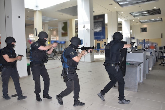 Σκηνές βγαλμένες από ταινία εκτυλίχθηκαν στο αεροδρόμιο Αλεξανδρούπολης.
