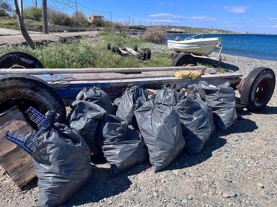 Η δράση κάλυψε ολόκληρο το παραλιακό τμήμα από τα «πλακάκια» έως και το ξωκλήσι του Αγίου Νικολάου.