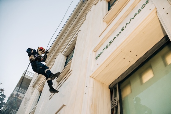 Ρεαλιστική προσομοίωση διάσωσης εγκλωβισμένων από ταράτσα φλεγόμενου κτιρίου.