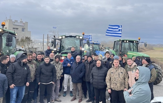 «Η απάντηση σε όλα τα δεινά που μας έχουν φορτώσει θα γίνει με τον πιο δυναμικό τρόπο! Ραντεβού στους δρόμους!».