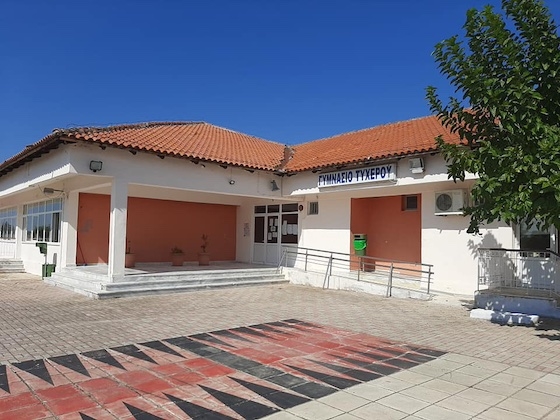 Οι ανήλικοι που ζητούν χρήματα δεν έχουν καμία σχέση με το Γυμνάσιο Τυχερού.