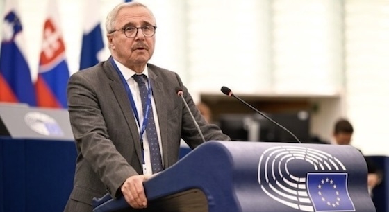 Ο Μανιάτης ζητά από την Κομισιόν εδώ και τώρα κυρώσεις στην Τουρκία για τις προκλητικές παραβιάσεις με drones στην Αλεξανδρούπολη 