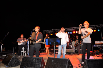 Και οι 4 καλλιτέχνες 'on stage'.