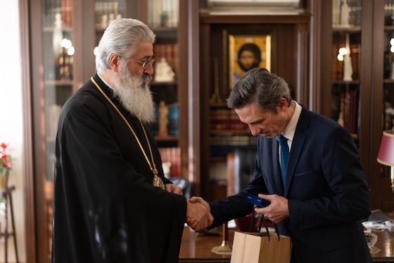 Του απένειμε το μετάλλιο των 100 χρόνων από της ιδρύσεως της Μητροπόλεώς μας και την εικόνα της Παναγίας της Γαλακτοτροφούσης.