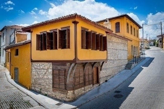 Τα παιδιά θα εξοικειωθούν με ιδέες της φιλοσοφίας ενώ θα έχουν την ευκαιρία να ανακαλύψουν πώς μια απλή κουκκίδα μπορεί να είναι η αρχή για ένα έργο γεμάτο χρώμα και φαντασία.