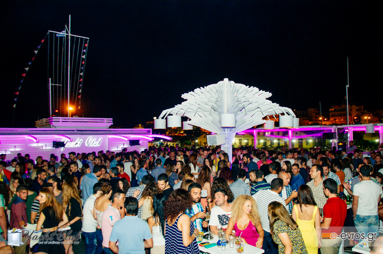 Yacht club: Σάββατο βράδυ στη πιο όμορφη ταράτσα της πόλης!