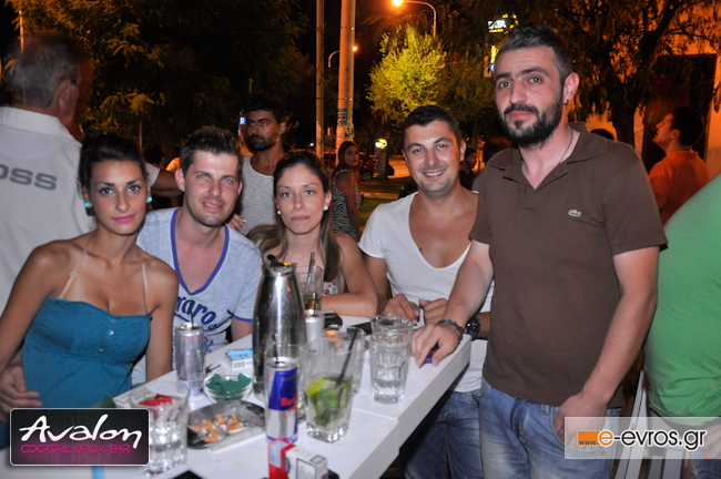 Nύχτες μαγικές και... ονειρεμένες στο Avalon cocktail drink bar.