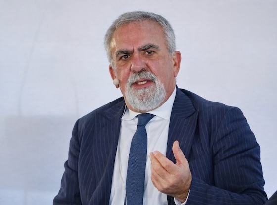 Ο Λεωνίδας Μπακούρας είναι ιδρυτής της MORETHESS Business Consulting, ενώ μετρά πορεία σχεδόν τριών δεκαετιών στην ελληνική ενέργεια και βιομηχανία.