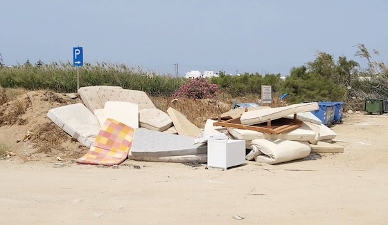 Η συλλογή αφορά στρώματα, έπιπλα, καναπέδες, καρέκλες, χαλιά και άλλα αντίστοιχα ογκώδη αντικείμενα.