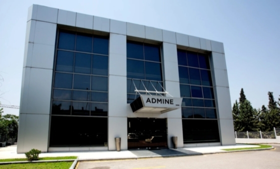 Η δημιουργία των χαρακτήρων και του περιβάλλοντος της ταινίας έγινε αποκλειστικά στο χέρι