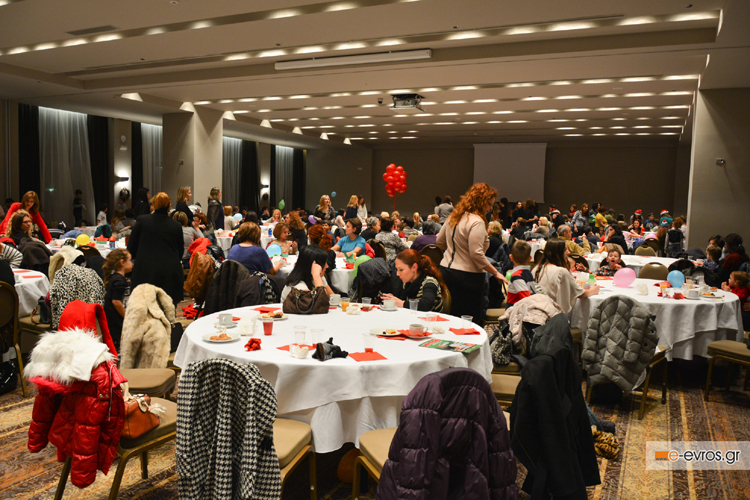 Βιβλιοπωλείο 'Ελευθερουδάκης' και Χρήστος Δημόπουλος για τα παιδιά.