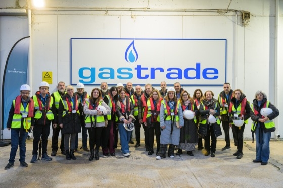 Στελέχη από 25 και πλέον ΜΜΕ των Αθηνών και του Έβρου, είδαν για πρώτη φορά από κοντά τις εγκαταστάσεις του LNG στην Αλεξανδρούπολη 