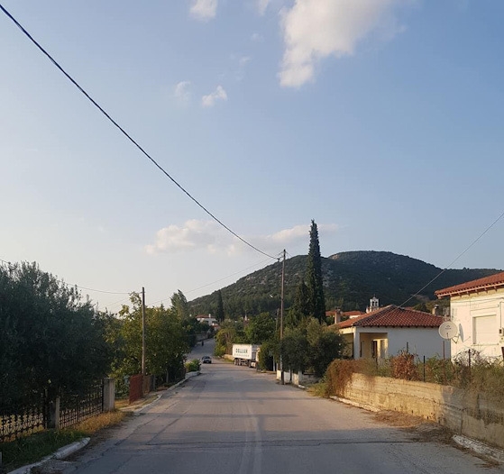 Οι κάτοικοι εξυπηρετούνται με εμφιαλωμένα νερά.