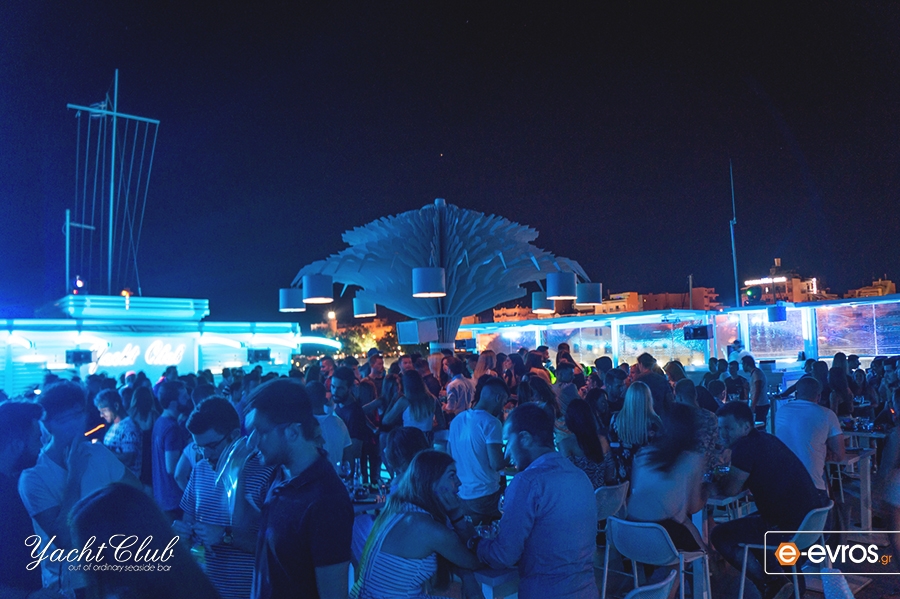 Το Yacht club έχει την ταράτσα που θέλεις να περάσεις το καλοκαίρι σου!