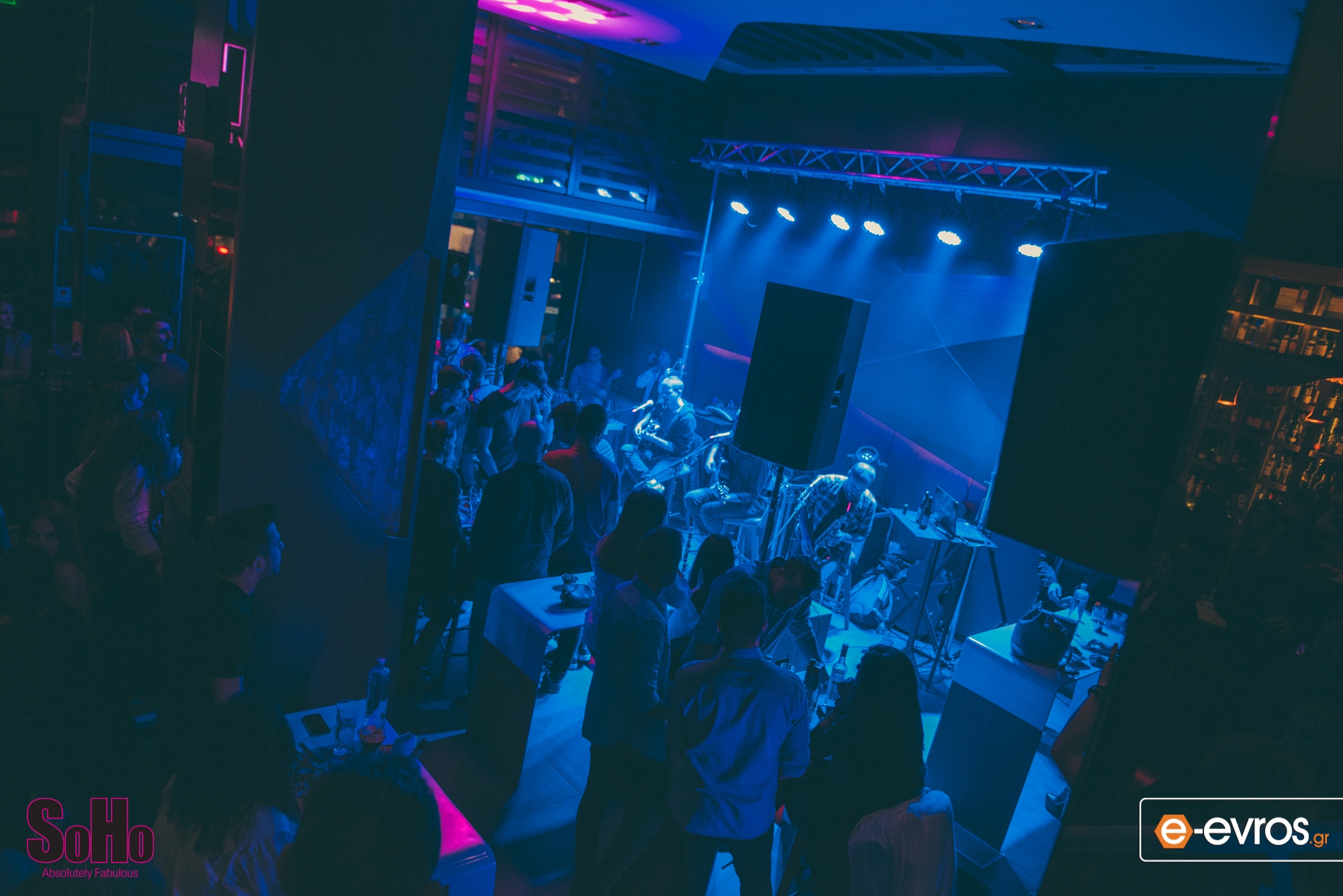 Κατάμεστο το SoHo Absolutely Fabulous με τον Λεωνίδα Μπαλάφα να μαγεύει το κοινό