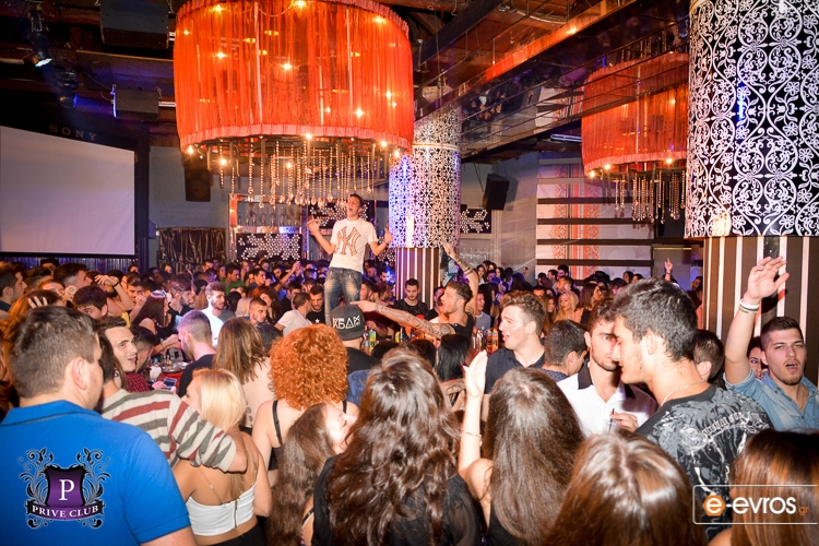 Καρφίτσα δεν έπεφτε στο χθεσινό Season Opening Party του Prive Club.