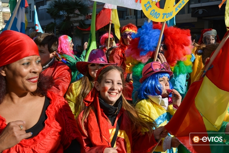 Καρναβαλική παρέλαση Αλεξ/πολης με πολύ κέφι και live ο μοναδικός Πασχάλης!
