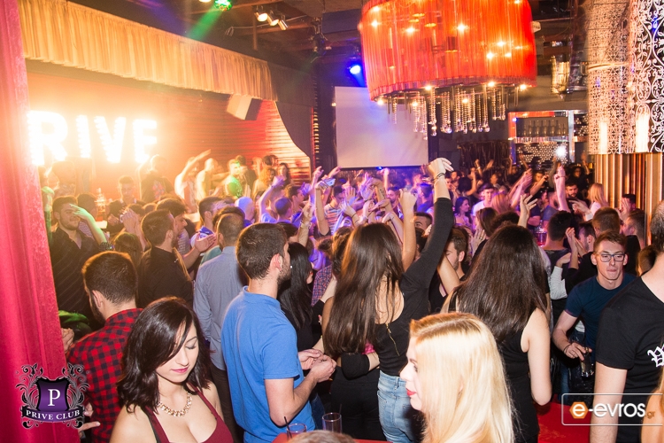 Ο γνωστός χαμός τη Παρασκευή στο Prive Club.