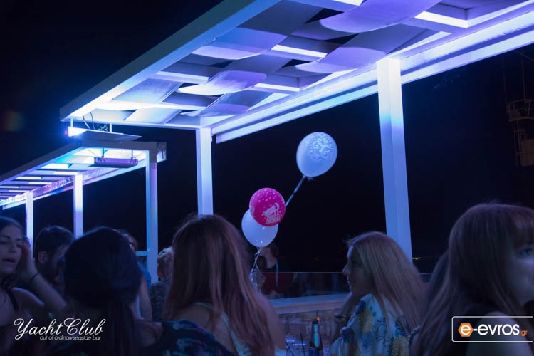 Γιορτάσαμε παραμονή Δεκαπενταύγουστου στο Yacht Club.