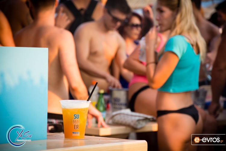 Δυνατό το τρίτο, και τελευταίο για τη σαιζόν, "άχαστο" πάρτυ του Chris Papa στο Yasu Beach Bar.