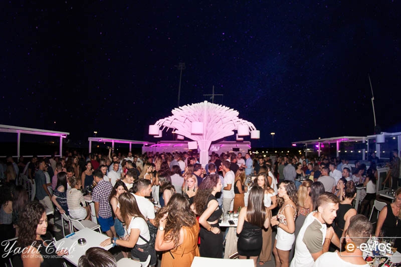 Μια νύχτα "μαγική" ήταν η Παρασκευή με Tsisma στο Υacht club!