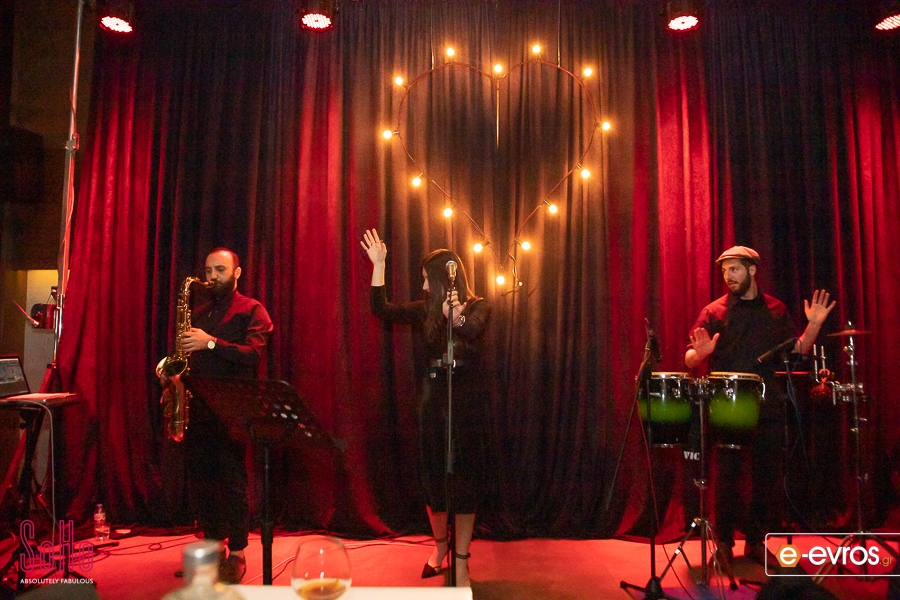 Η Evita μοίρασε... καρδούλες του Αγίου Βαλεντίνου, στο SoHo Absolutely Fabulous