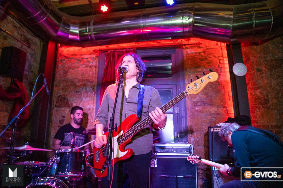 Τα "Μωρά στη Φωτιά" έβαλαν "φωτιά" στην μουσική σκηνή του Κυβερνείου