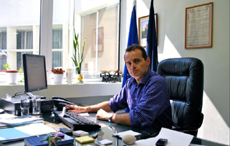 Θα απευθύνει χαιρετισμό στο σεμινάριο, το οποίο θα πραγματοποιηθεί το Σάββατο 5 Οκτωβρίου 2013 και την Κυριακή 6 Οκτωβρίου.