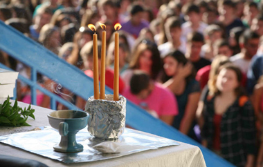 Μετά από τον αγιασμό αναμένεται να διανεμηθούν τα βιβλία στους μαθητές.