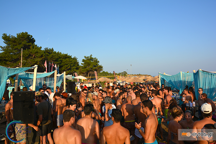 'Μακελειό' στο 3ο και φαρμακερό party του Chris Papa﻿ στο YaSu Beach Lounge & Bar﻿.
