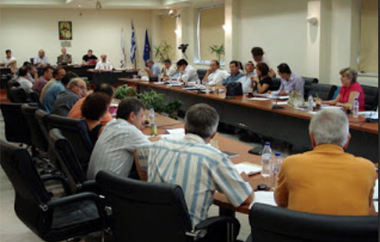 Έξι παρατάξεις και 41 δημοτικοί συμβούλοι.