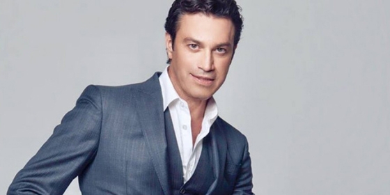 Ο Μάριος Φραγκούλης έρχεται να μας "μαγέψει" με την φωνή του στο θέατρο Αλτιναλμάζη