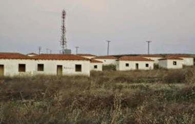 Επρόκειτο να κατασκευαστούν και να παραδοθούν 40 κατοικίες, ωστόσο τα κτίρια δεν ολοκληρώθηκαν ούτε κατοικήθηκαν ποτέ.